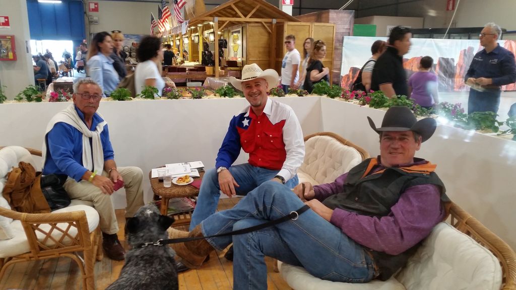 Mauro Borelli e Orso Ambrosini allo stand Pegus salone del cavallo americano 2016.jpg