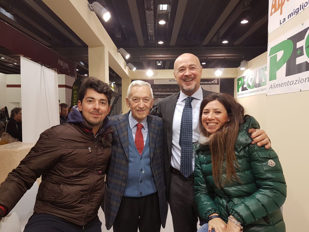 Marco e Giulia Cappellini con Pariani e Maurizzi a CasaPegus fieracavalli 2016.jpg