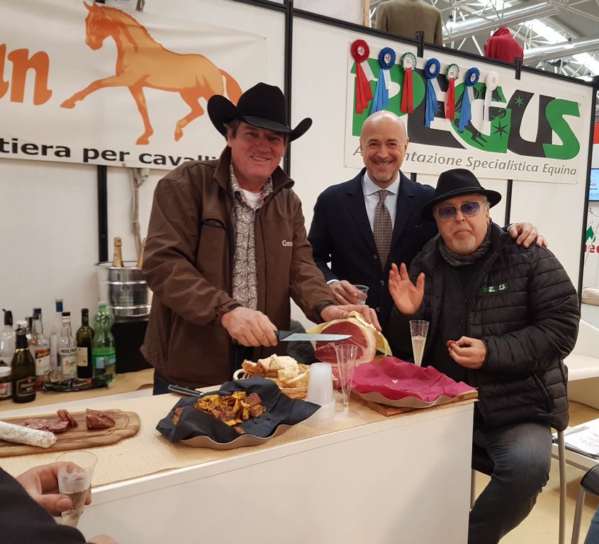 Fiera di Roma 2017 Maurizio Mattioli con Orso Ambrosini.jpg